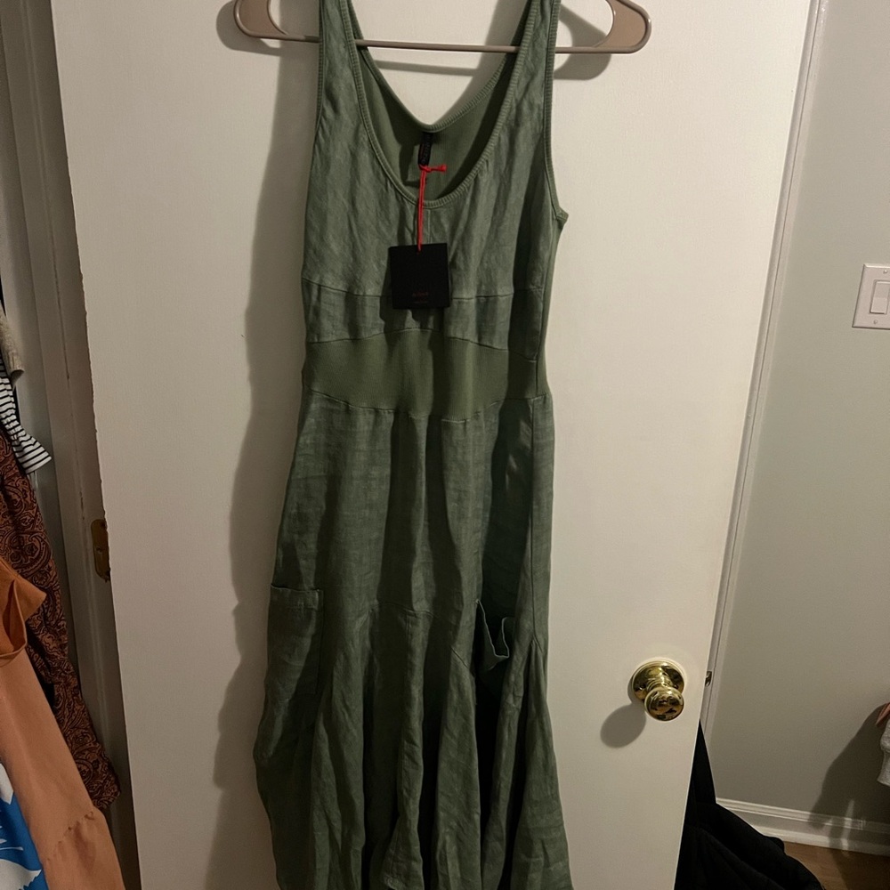 Elegant Green Sleeveless Dress